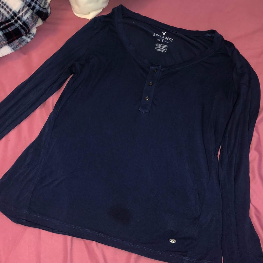 AE NAVY SOFT BUTTON V NECK